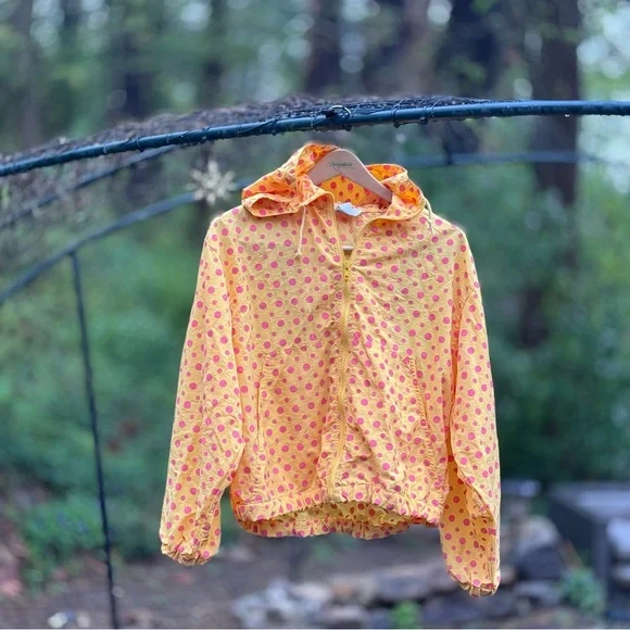 VINTAGE UNIONBAY Yellow Raincoat/windbreaker with Hood and Polka Dot Pattern